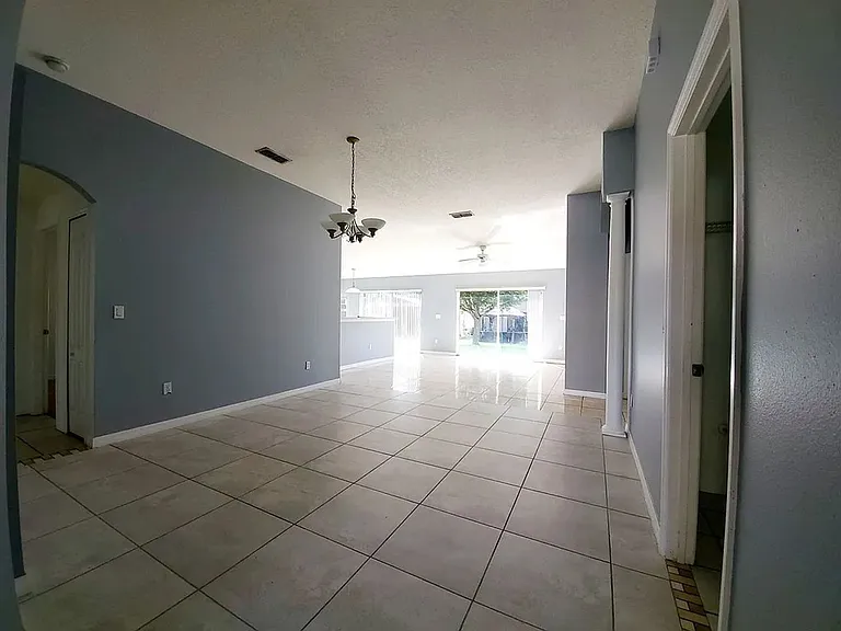 2953 Marbella Dr — Photo 4