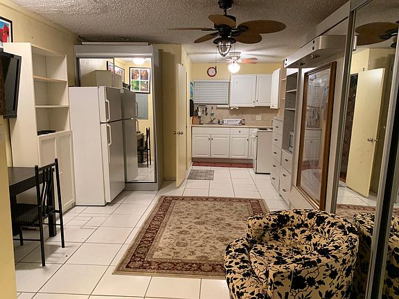 2nd image of 931 NE 120th St