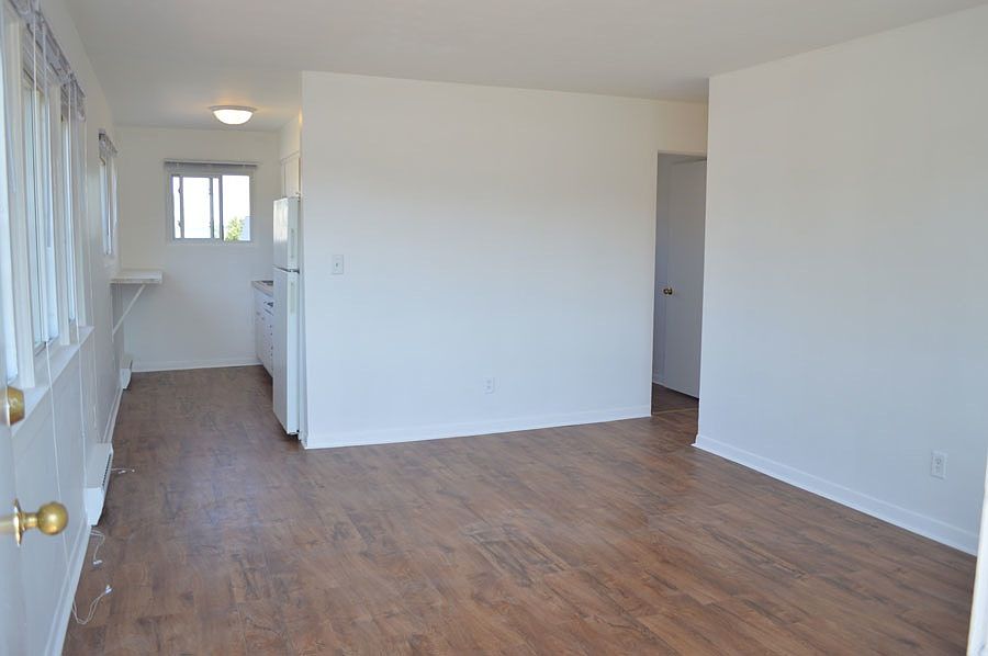 2nd image of 1039 Sheridan Rd