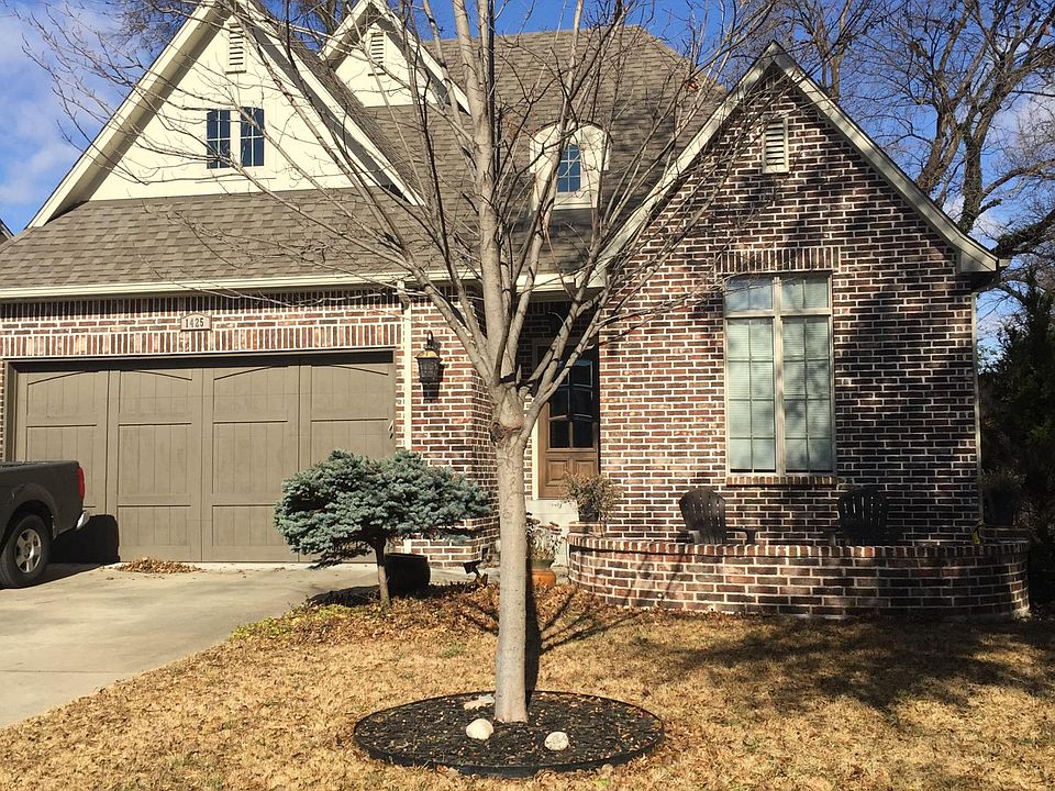 One Story, Full Brick, Brookside Location. Newer Construction . Walk to Trader Joes, and Several Restaurants. Near Riverparks, Gathering Place, Cherry Street, and Downtown.