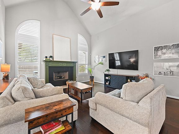 3rd image of 194 Treehaven Ct