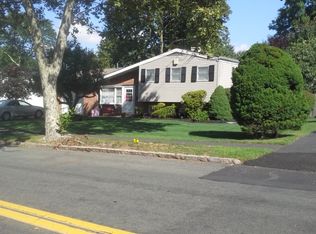 131 Parkway Dr S, Orangeburg, NY 10962