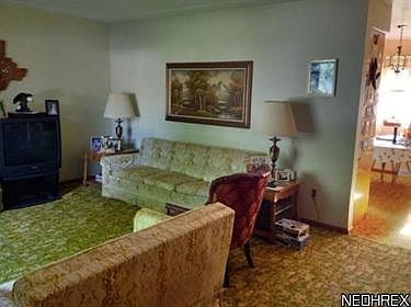 5th image of 399 N Woodhill Dr