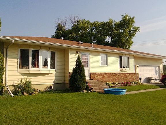 Front Yard/Street view