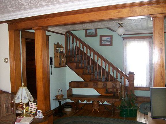 4th image of 142 College Ave