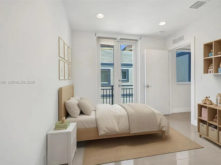 820 NE 7th St #G — Photo 39