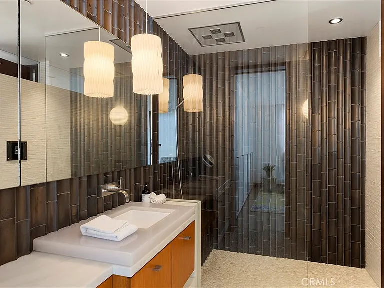 2495 Riviera Dr — Photo 42
