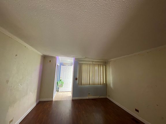 4th image of 4665 Whitney Dr