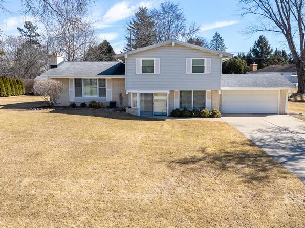 480 Victoria LANE, Brookfield, WI 53045
