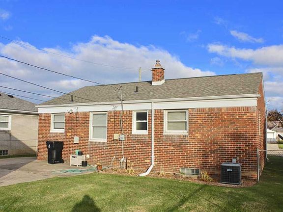 4th image of 25183 Normandy St