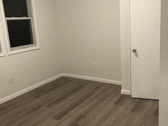 3rd image of 10707 86th Ave Floor 1