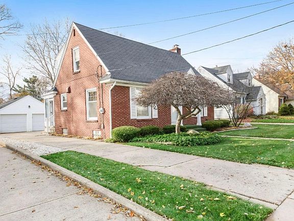 Brick Bungalow with private drive