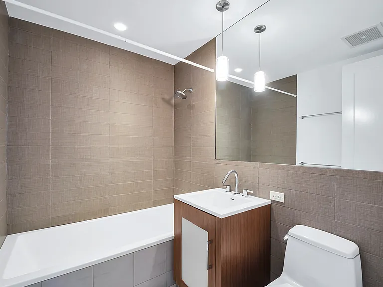 125 N 10th St #S3D — Photo 12