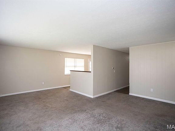 4th image of 111 Barnett St