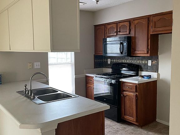 5th image of 10725 Oak Leaf Dr