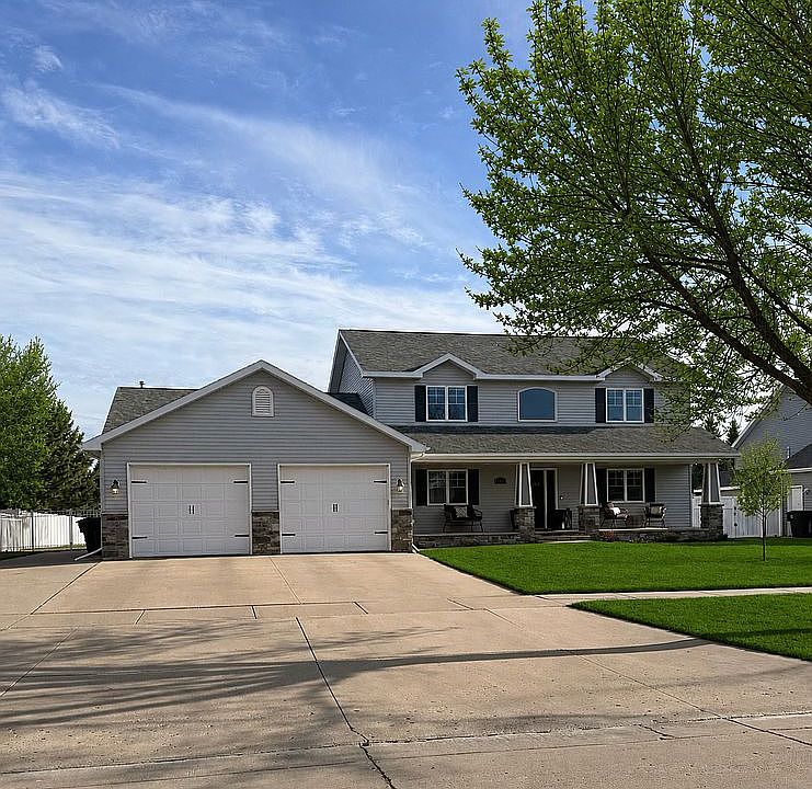 1st image of 597 Evergreen Dr