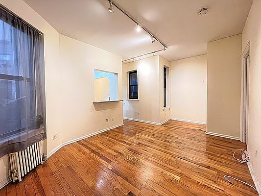 5th image of 422 E 58th St APT 5B