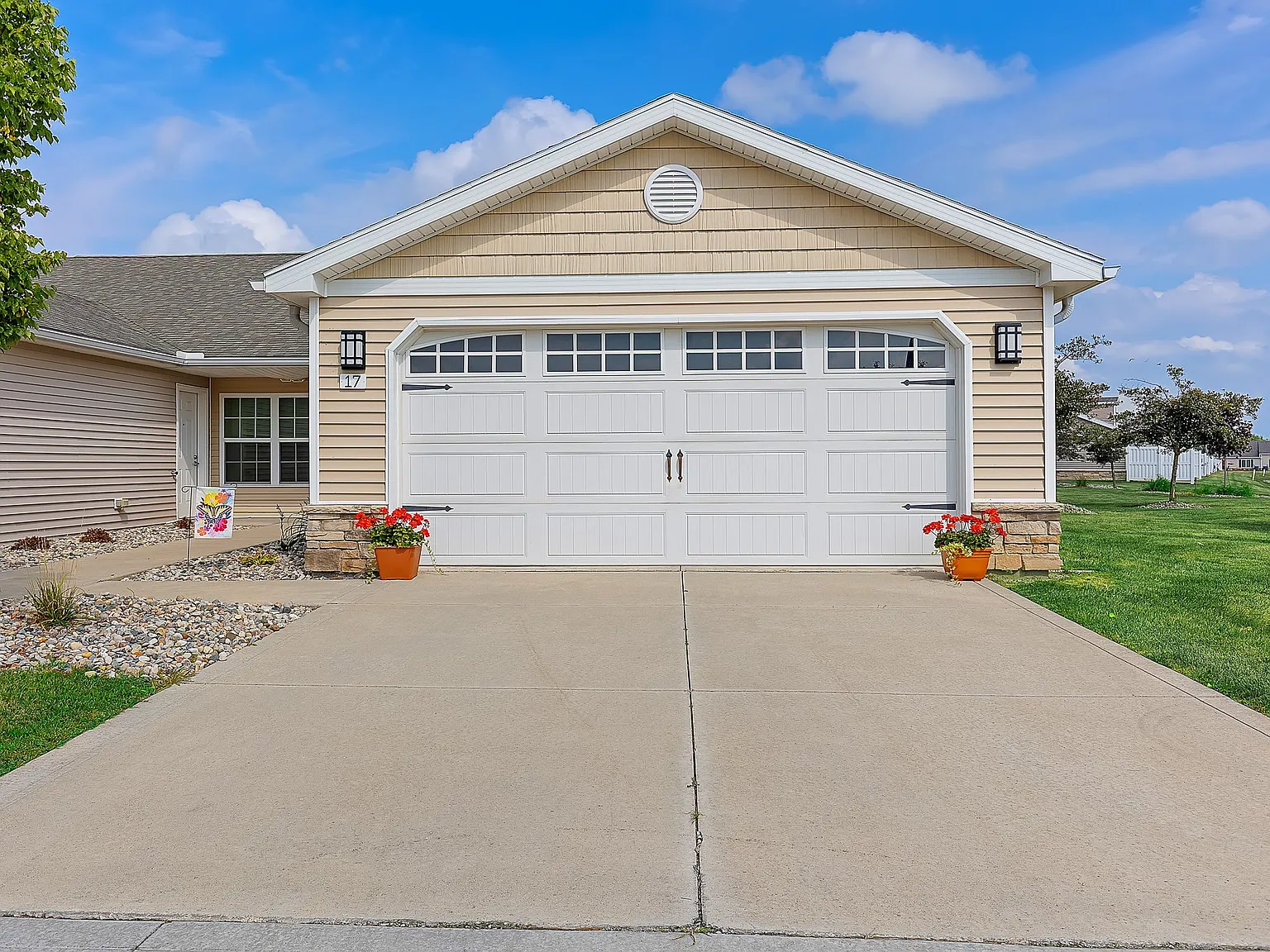 Redwood Perrysburg Woodmont Drive — Photo 3