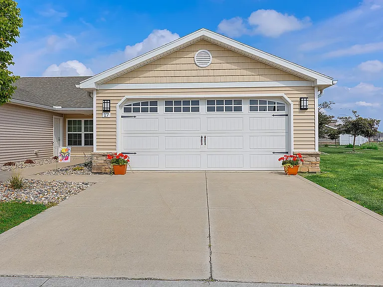 Redwood Perrysburg Woodmont Drive — Photo 3