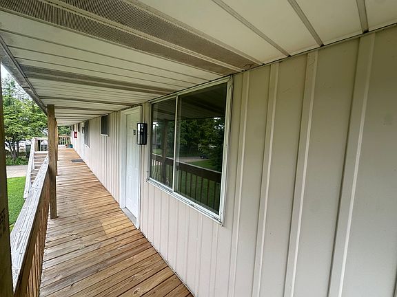 3rd image of 3505 Elm St #18