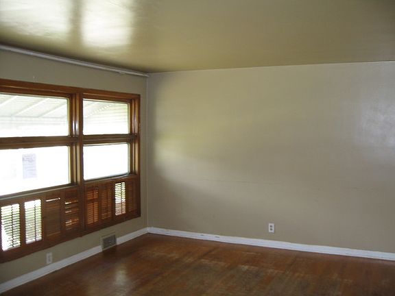 2nd image of 423 Hyde Park Ave