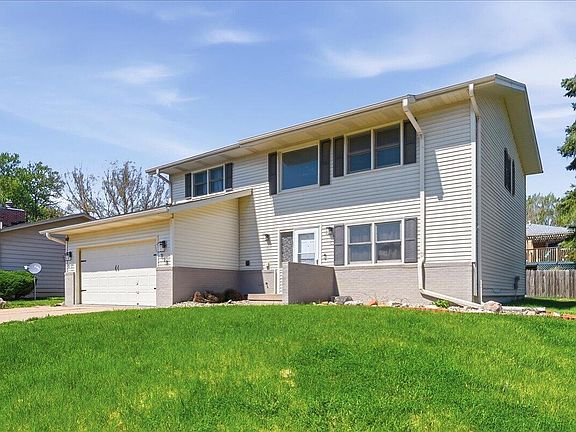 3rd image of 318 Fairview Dr