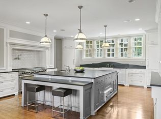 395 N Green Bay Rd, Lake Forest, IL 60045