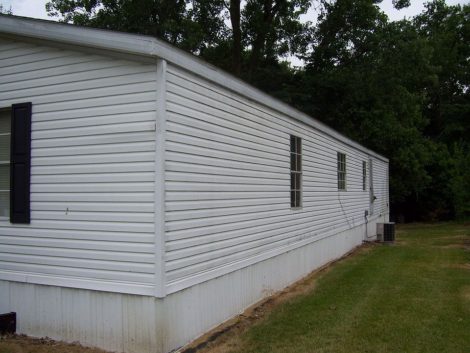 2nd image of 2225 N Nicolet Dr