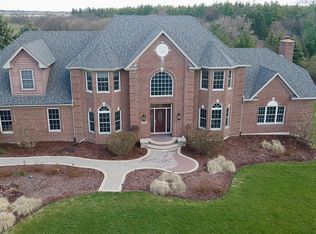 5216 Harry Ct, Crystal Lake, IL 60014