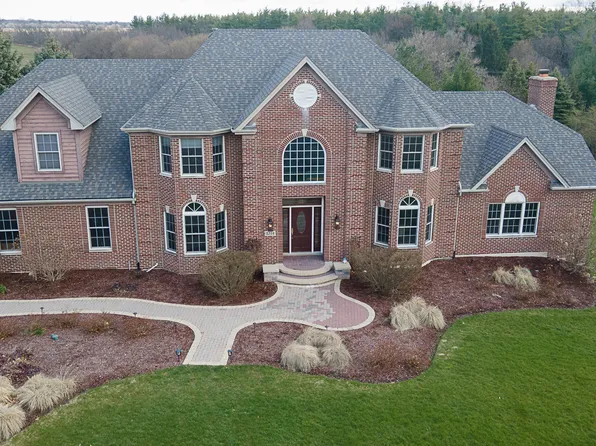 5216 Harry Ct, Crystal Lake, IL 60014