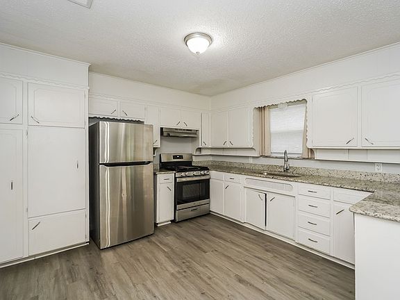 3rd image of 3429 Falcon Dr