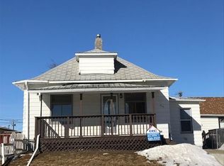 211 1st St SE, Dickinson, ND 58601