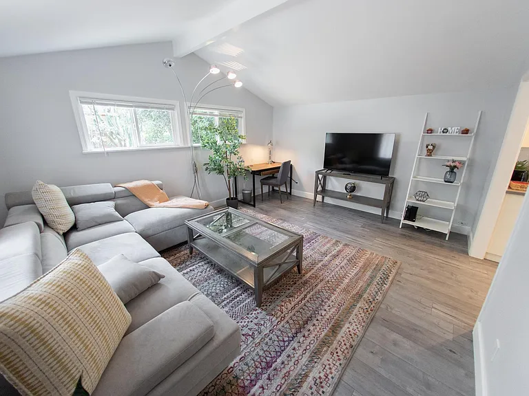 1058 Allen Ave — Photo 10