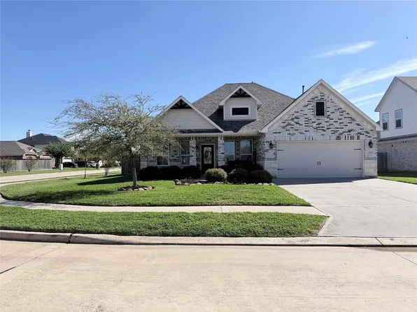 211 Brazos Dr, Baytown, TX 77523