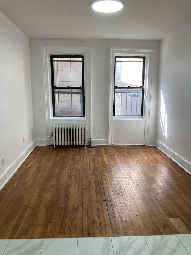 Building Photo - 424 E 14th St #4B