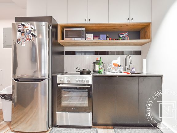3rd image of 152 W 49th St #4H