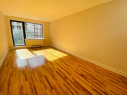 Rented by Metropolis Real Estate of Manhattan | media 12