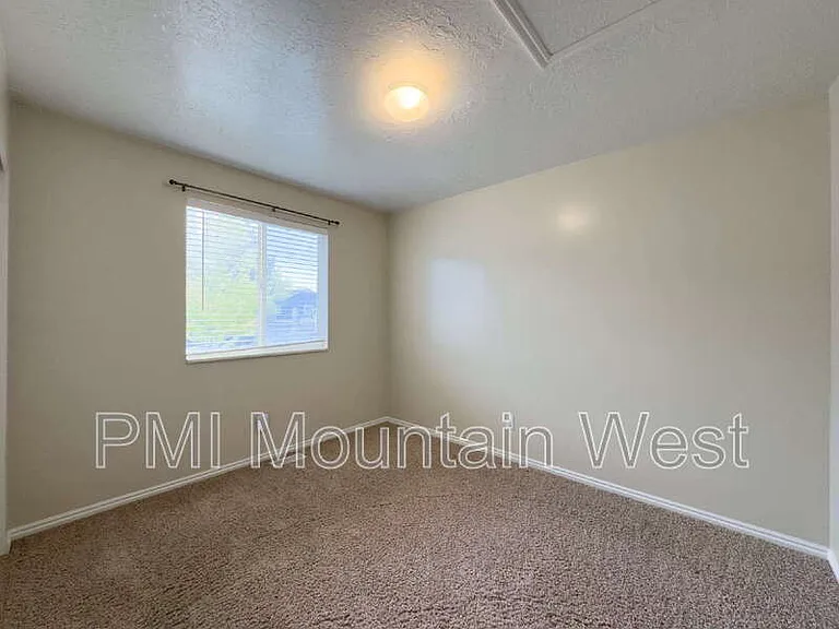2419 W 1850 N — Photo 19