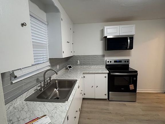 2nd image of 2117 W 19th St