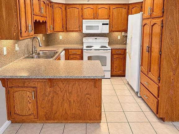 4th image of 1702 Aries St
