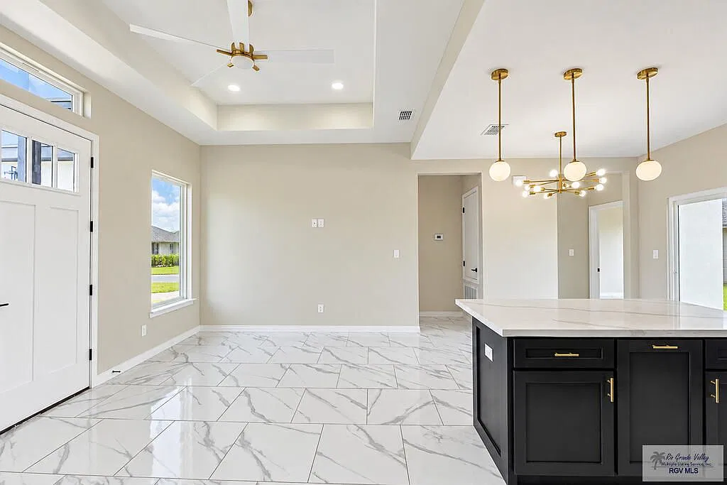 3 bed, 2.0 bath, 1183 sqft, $1,700 — Photo 3