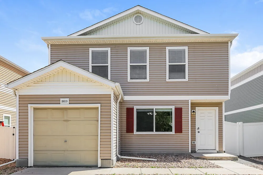 3 bed, 2.5 bath, 1650 sqft, $2,550 — Photo 1
