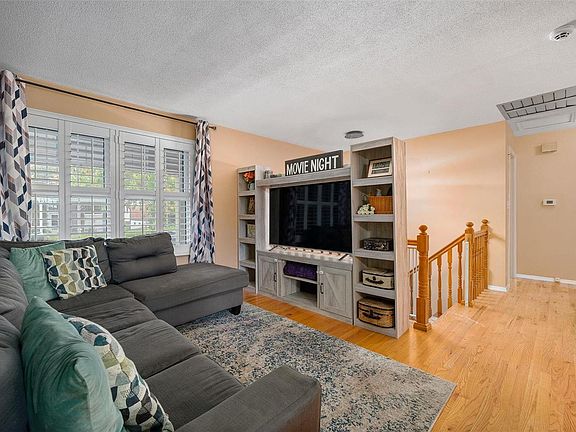 3rd image of 1180 Dawn Valley Dr