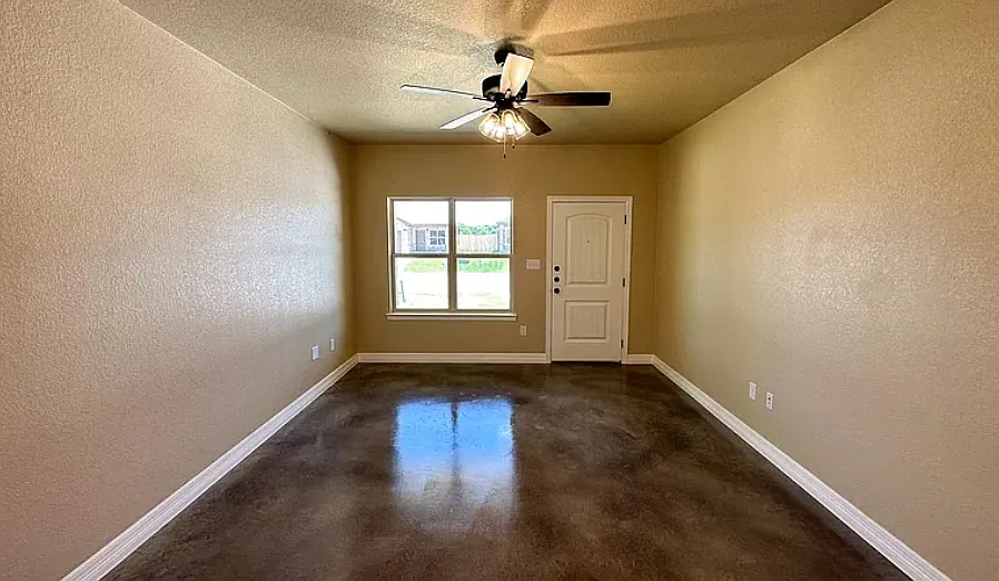 3 bed, 1332 sqft, $1,350 — Photo 2