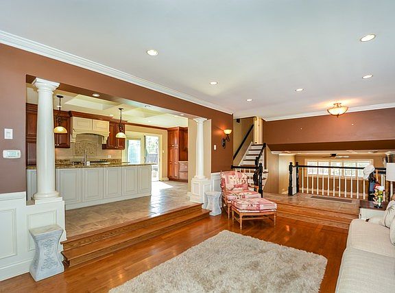 5th image of 14000 Sheri Ln