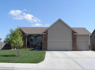 2042 E Quail Hollow St, Derby, KS 67037