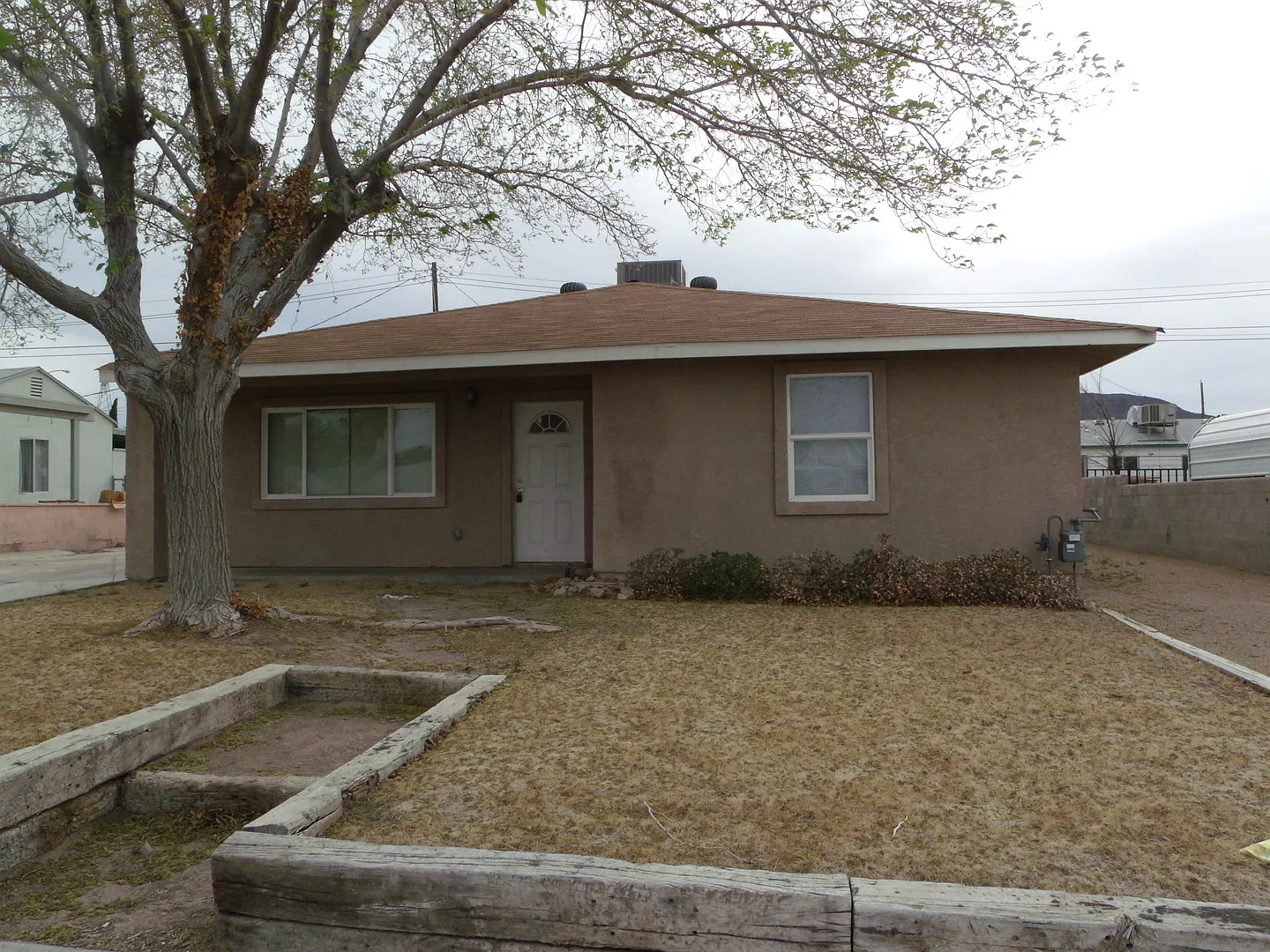 Single story Home in Downtown Old Henderson — Photo 1
