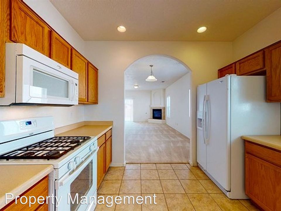 1st image of 2023 Pleasanton Dr SE
