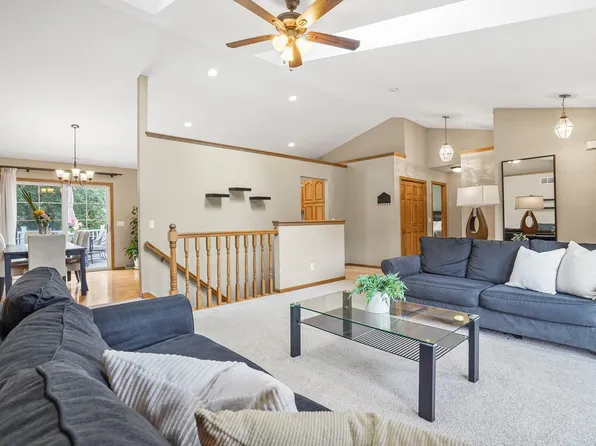1809 Corinth Dr, Sun Prairie, WI 53590