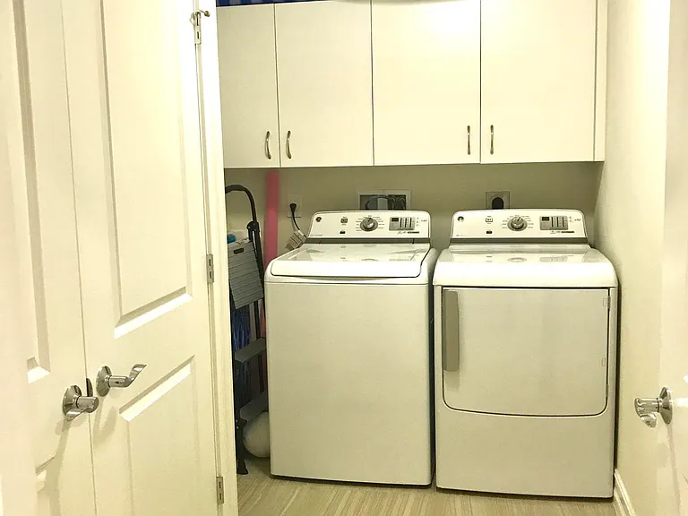 431 Bay Colony Dr N — Photo 32